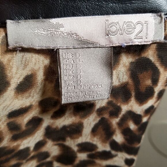 {Love 21} Leopard Print Polyester Blouse - Picture 8 of 10